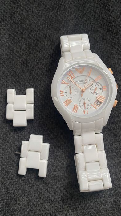 Часовник Armani бял
