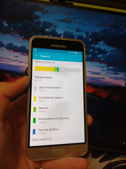 Телефон Samsung Galaxy J3 (2016)