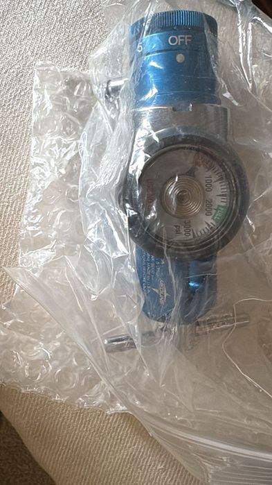 Regulator oxigen CO2  .Noi ,Pretul este pe bucata