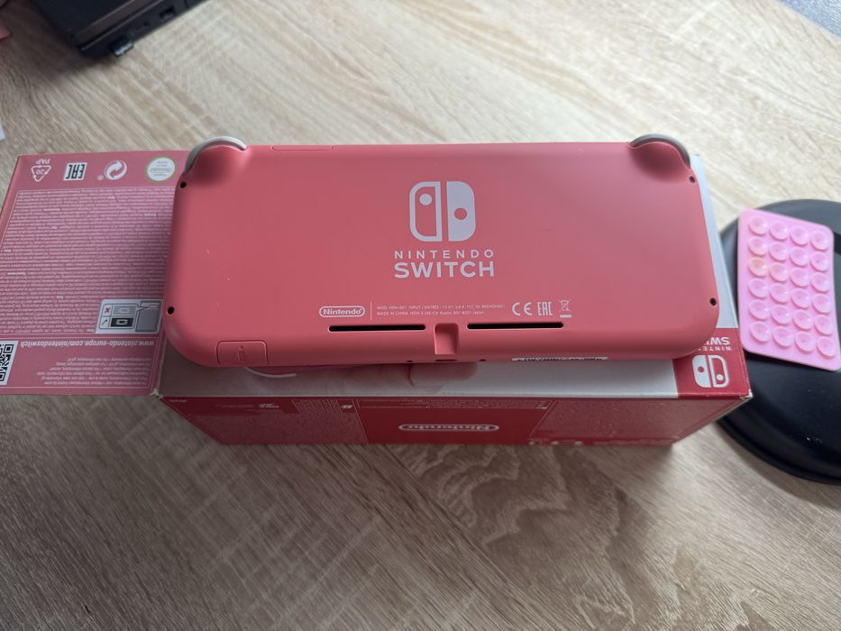 Продаю Nintendno Switch Lite