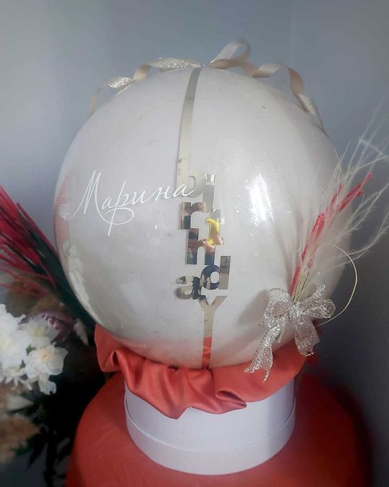 Прозрачен балон с надпис с цвете или подарък