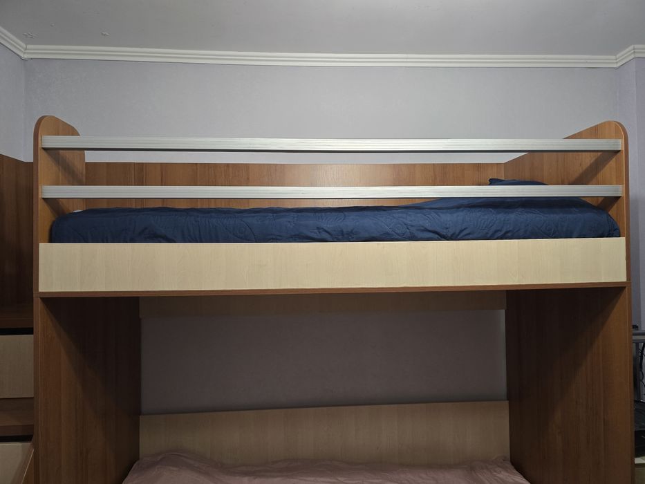 Двуетажно легло с матраци