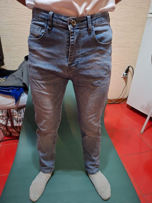 Продаю Джинсы очеень модные