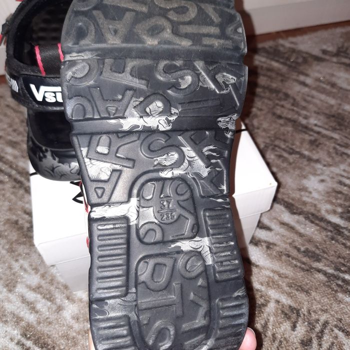 Сандалии на мальчика 35-36 размер