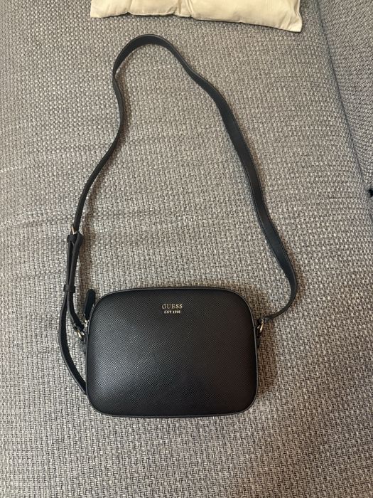 Черна чанта Guess