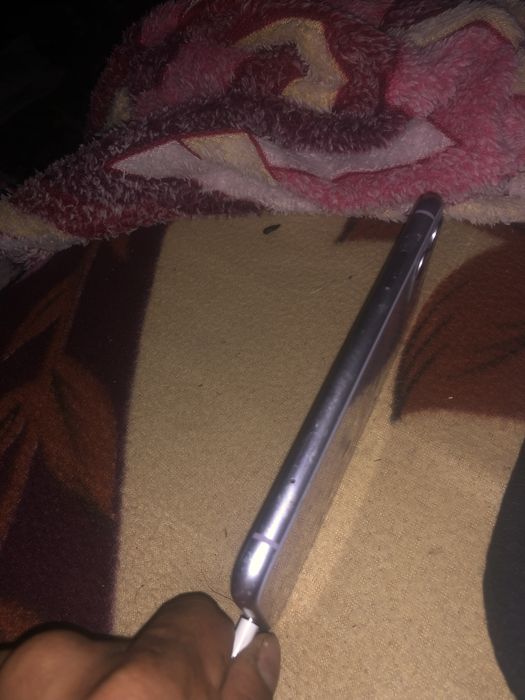 Vand iphon 11 sanatatea bateriei ieste 100  vine cu cutie si garantie 2 ani