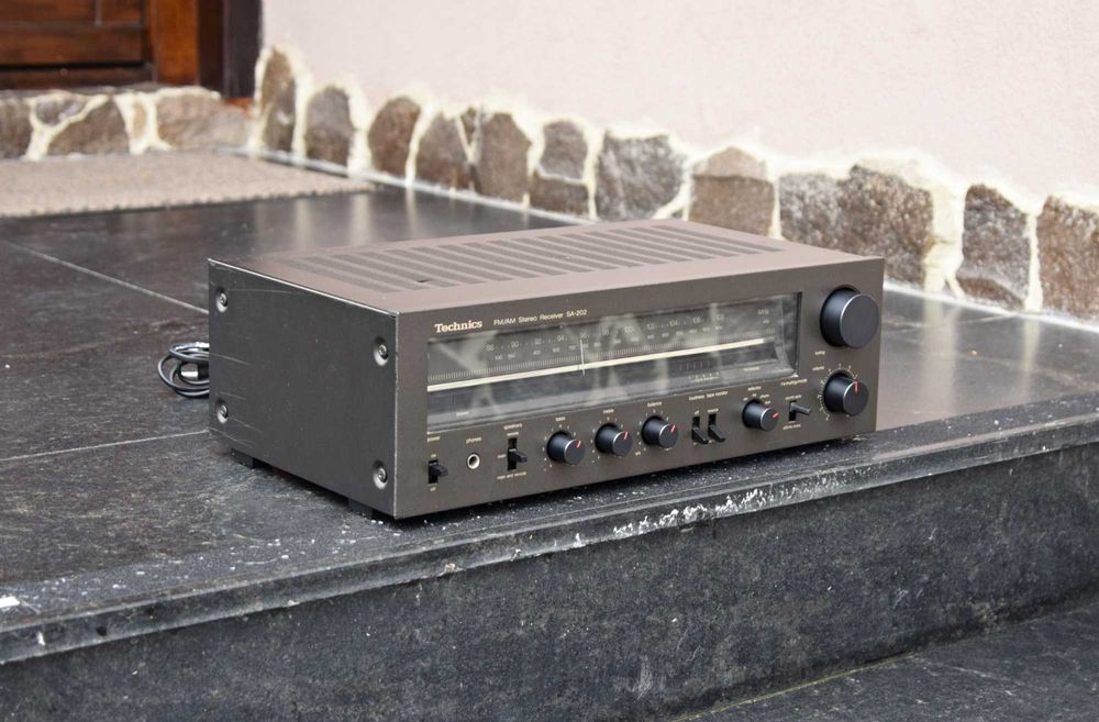 Amplituner Technics SA-202, amplificator