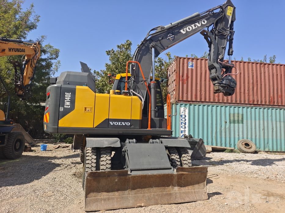 Экскаватор Volvo EW140E