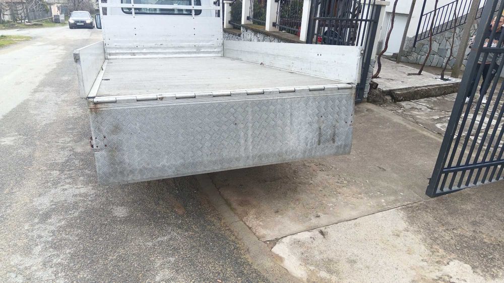 Задна врата , падащ борд