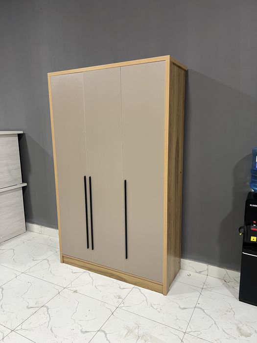 Shkaf 100% MDF razmer boʻyi 2.10 eni 1.30 ichi 50