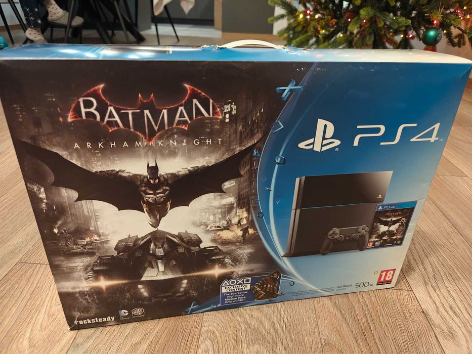 Playstation 4 комплект с 2 контролера и зарядна станция, 4 игри