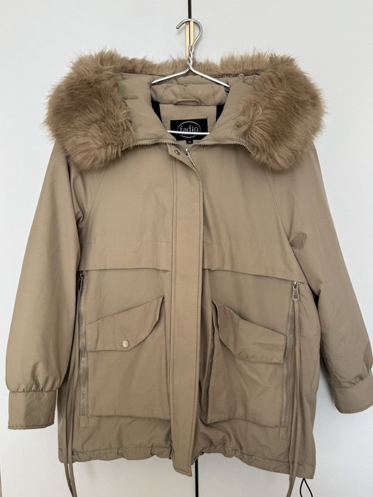 Зимняя куртка с капюшоном