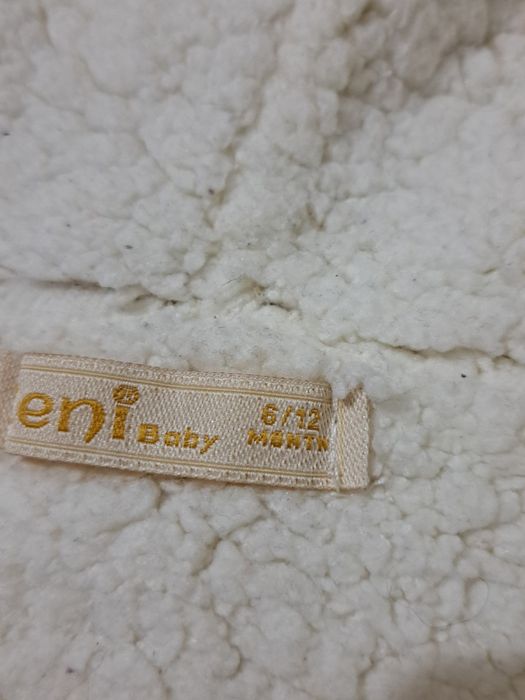 Комбинезон до 6 месяцев очень тёплый.