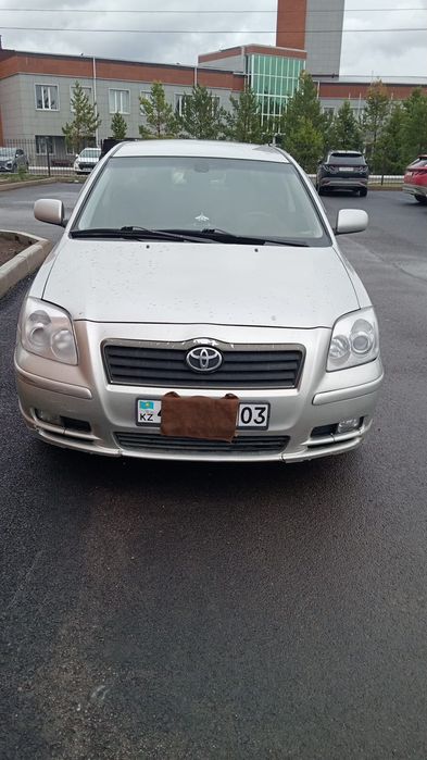 Продам машина тайота Авенсис