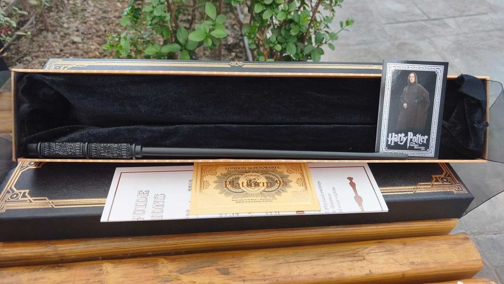 Магическа пръчка Хари Потър – колекционерски модели, 30–38 см, Wizarding World