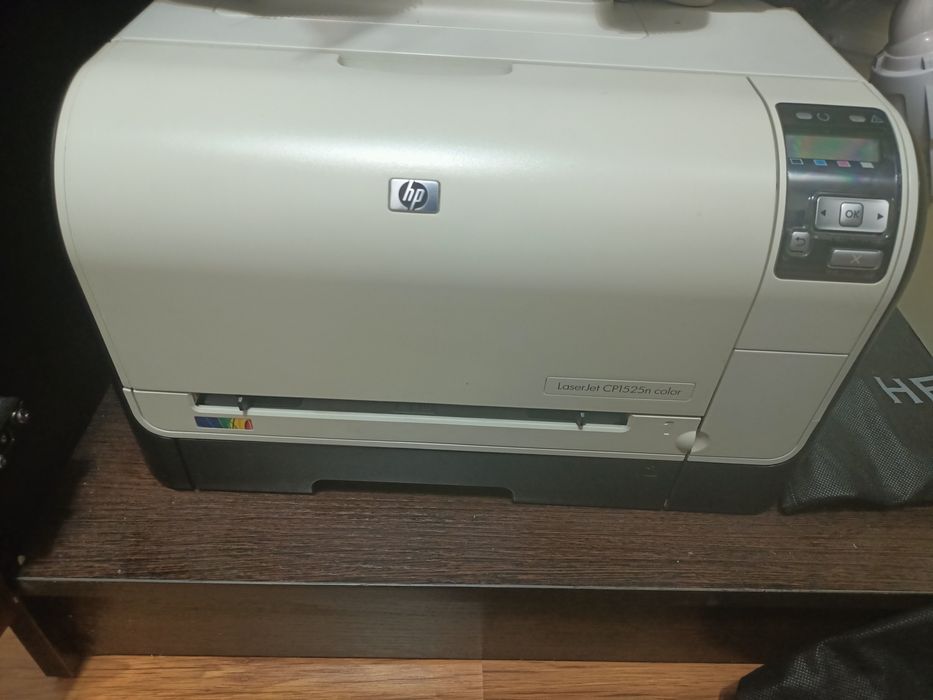 Цвтной принтер CP1525n