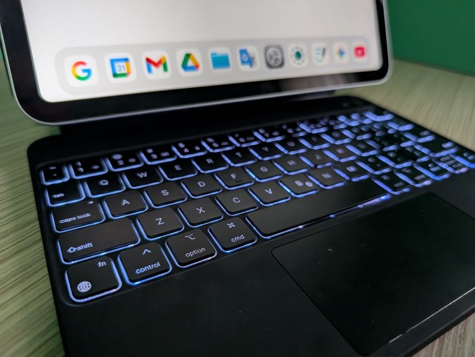 iPad 10.9 (2022), 64GB cu husă ESR şi stilou Next ONE (istyle.ro)