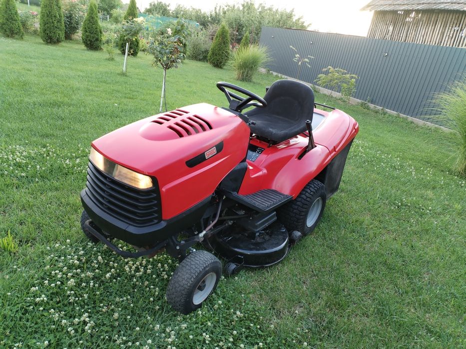 Tractoras tuns iarba