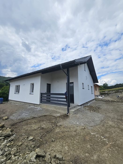 Vand casa la cheie