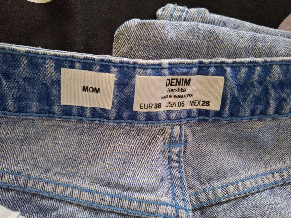 Blugi Bershka 38 noi