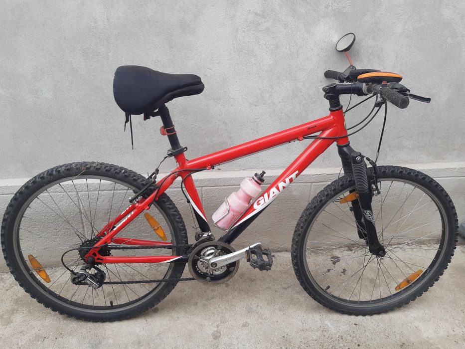 Vând bicicleta Giant
