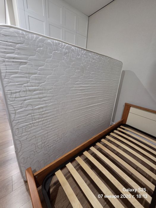 Продам кровать с матрасом