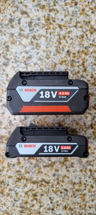 Acumulatori Bosch de 4 și 2 ah