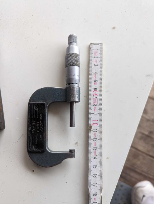 De vânzare menghina,bormașini manuale, micrometru și multe altele