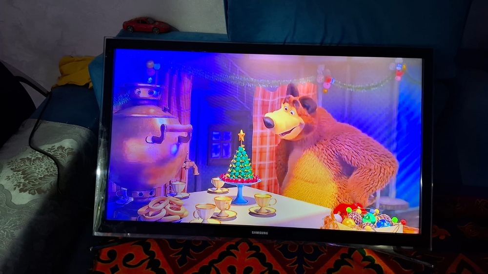 Продам телевизор смарт 32 диоганаль