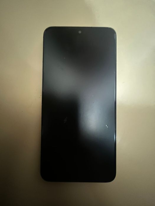 Galaxy S22 в черном цвете.