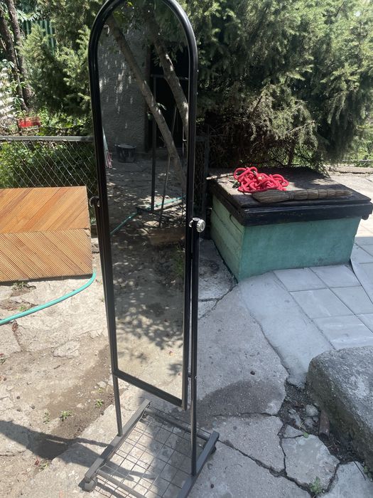 Продам зеркало  черного цвета