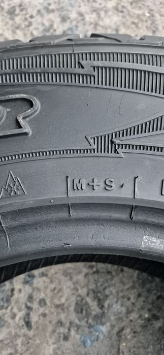 4 anvelope iarna Goodyear 245/75/17.Pretul este pe bucata.