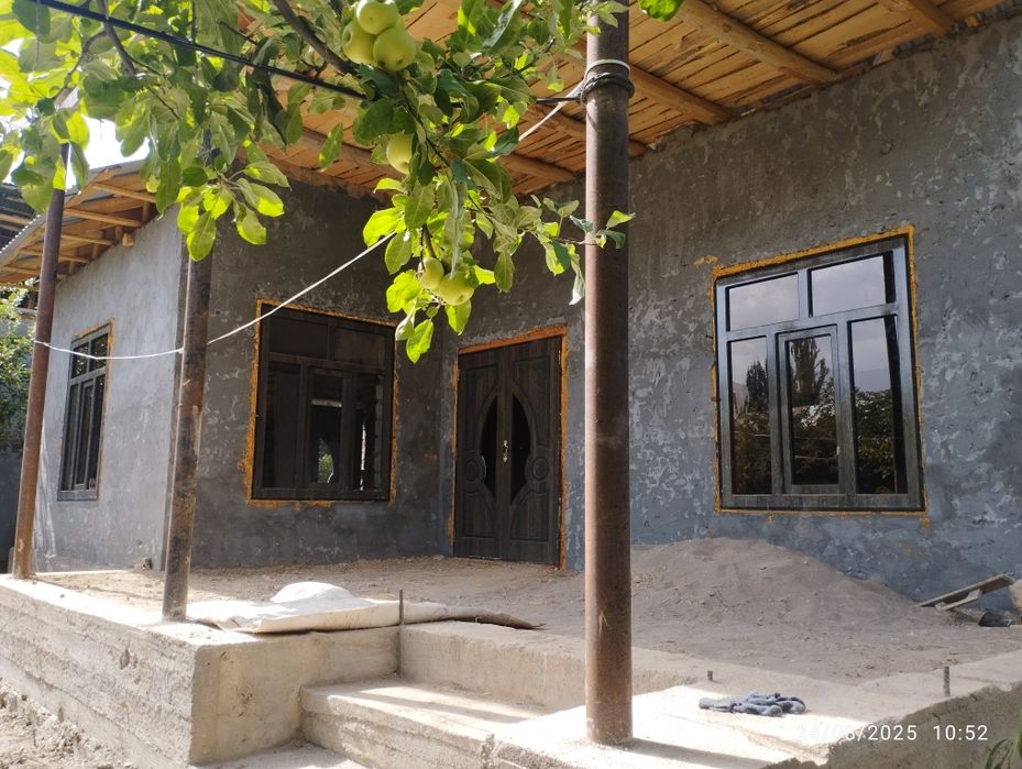 Srochno Toshkent vil Bo'stonliq tumanida yer 6,5 sotox 4 xona yarim ta