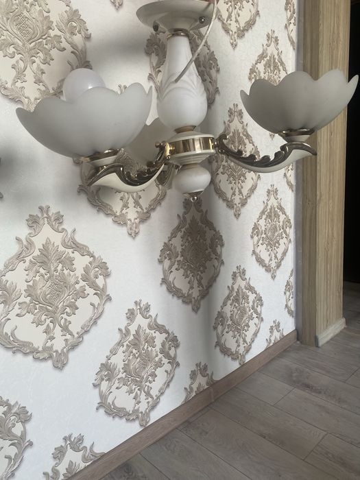 Продам люстру   .