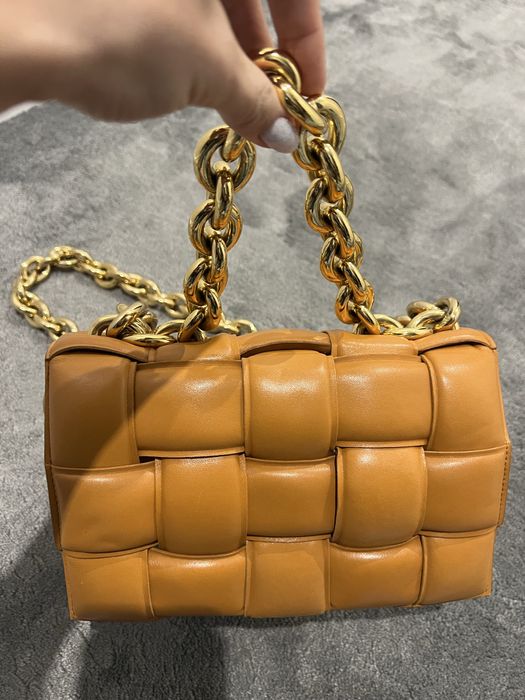 Geanta Bottega Veneta Cassette piele cu lant auriu originala