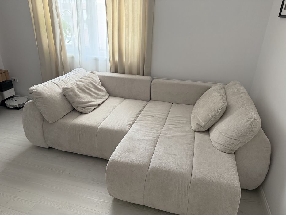 Canapea extensibila/ Coltar extensibil. Lada pentru depozitare.