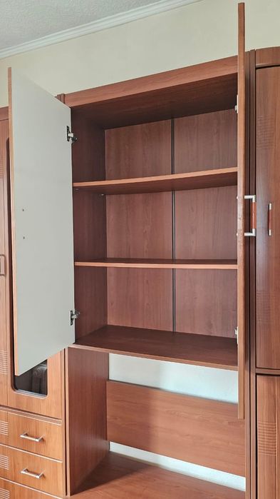 Продам стенку под тв