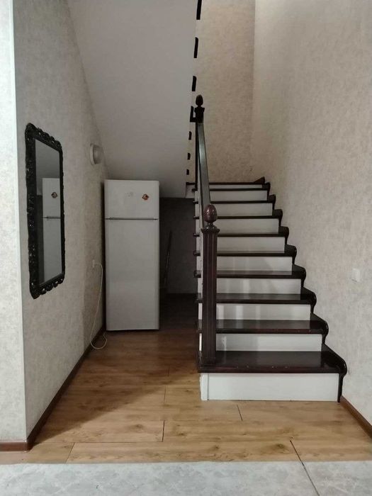 Сергелида 8 хонали, 2 қаватли уй сотилади Мебеллар билан сотилади