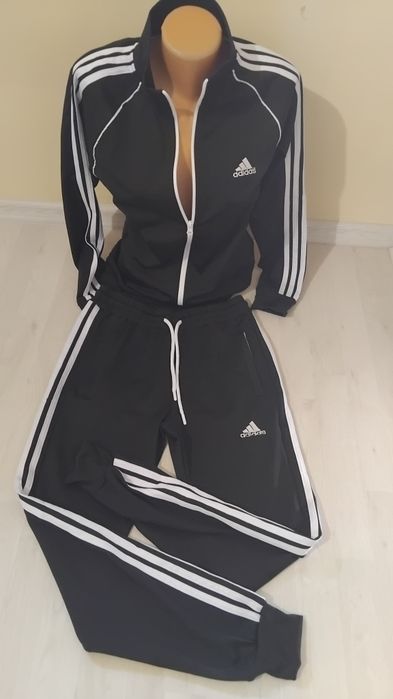 Trening  Adidas pentru femei.
