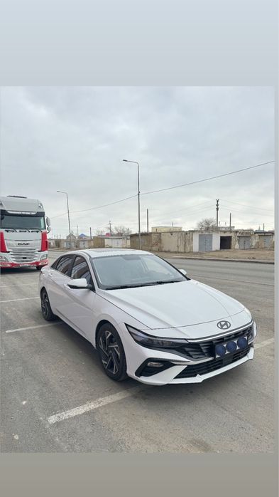 Машина Hyundai Elantra 2023