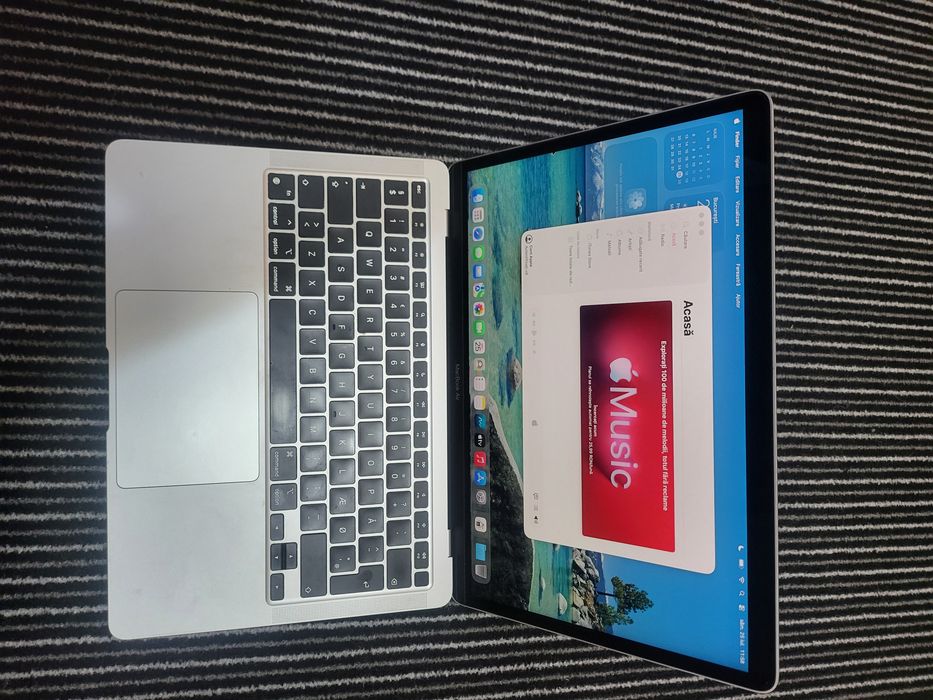 Macbook air m1 13 inch 2020 256 ssd 8 GB ram