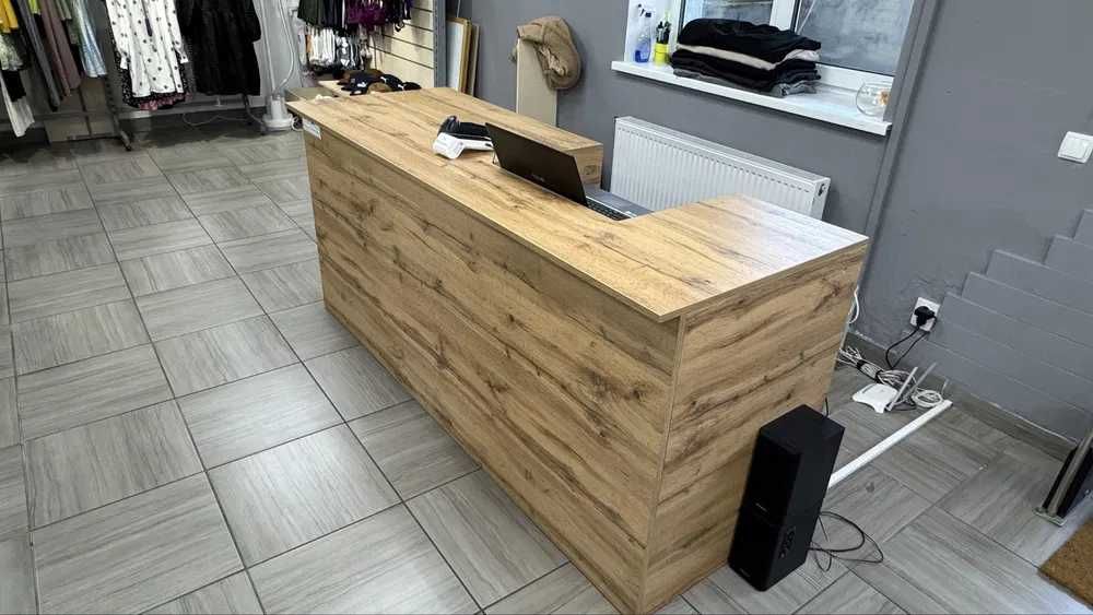 Стойки ресепшн для офиса, салона красоты, магазина, кафе