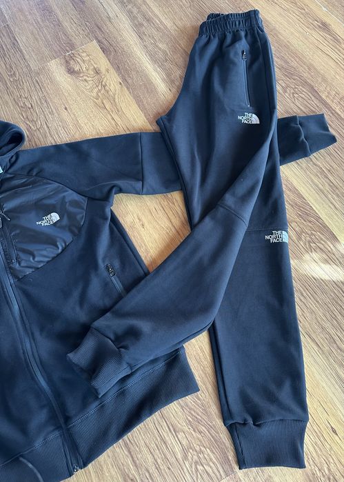 Мъжки,памучен,черен екип The North Face с ципове на джобовете