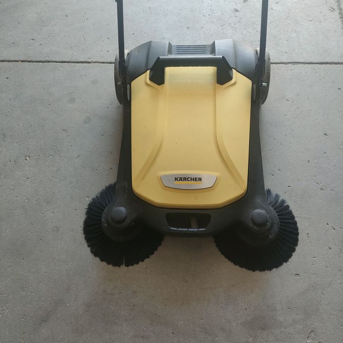 Mașină de măturat manuală Karcher S4 Twin, 20 l recipient, 680 mm latime lucru