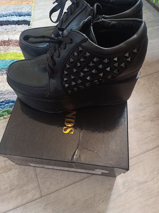 Продам ботильоны кожа.