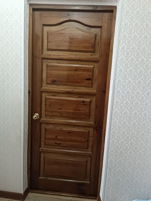 Продается деревянная входная дверь