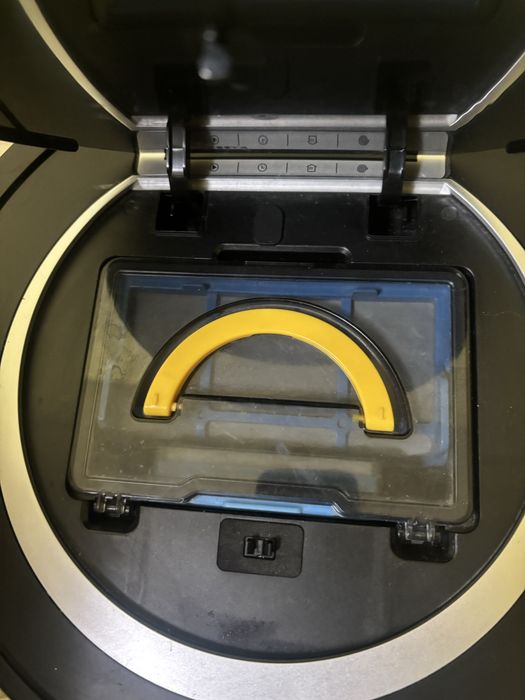 Робот Медион с база за зареждане!