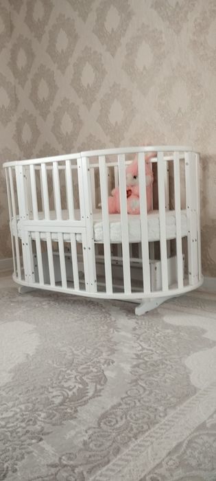 Манеж красивой белый