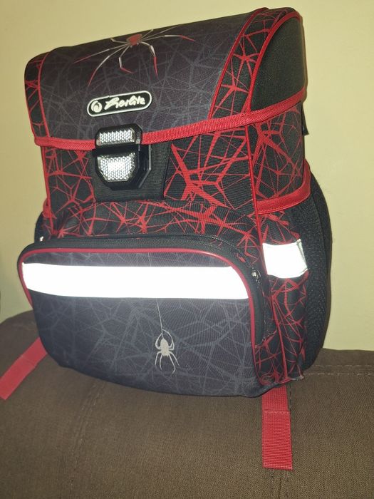 Ученическа раница с твърдо дъно