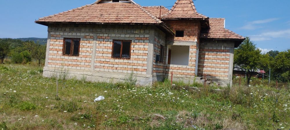 Vand teren intravilan cu parcele de 650mp